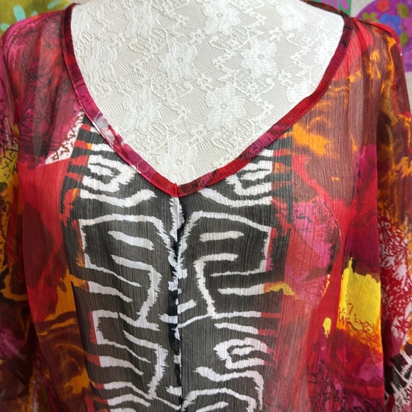 Monroe & Main Sheer Cover Up. Large - Picture 2 of 13